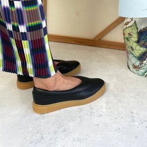 BEKLINA MARGO SNEAKER FLAT - NWOT